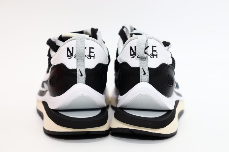 VAPORWAFFLE SACAI BLACK WHITE - Image 3