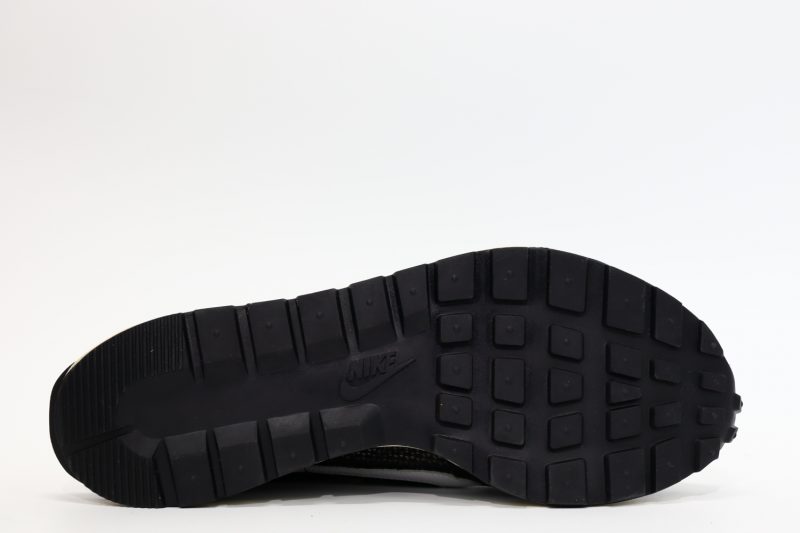 VAPORWAFFLE SACAI BLACK WHITE - Image 4