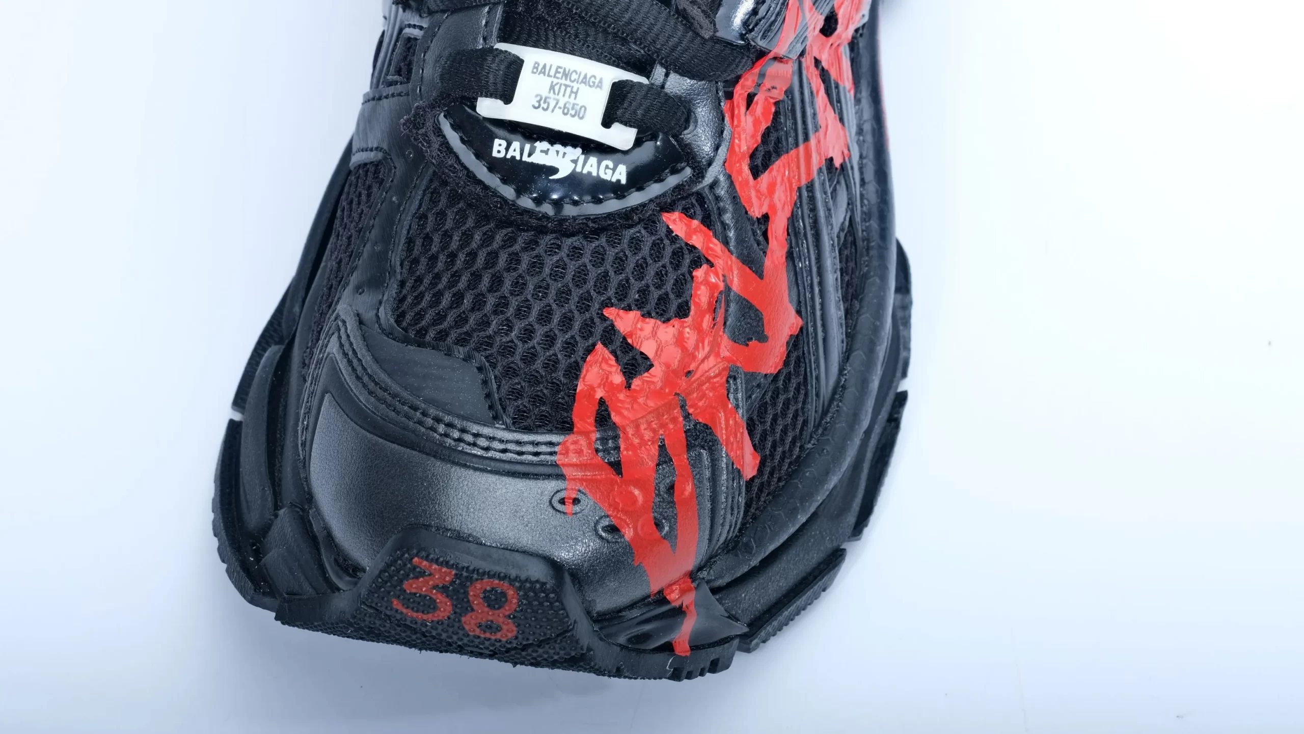 Runner Graffiti Sneaker in Red and black mesh and nylon - Image 6
