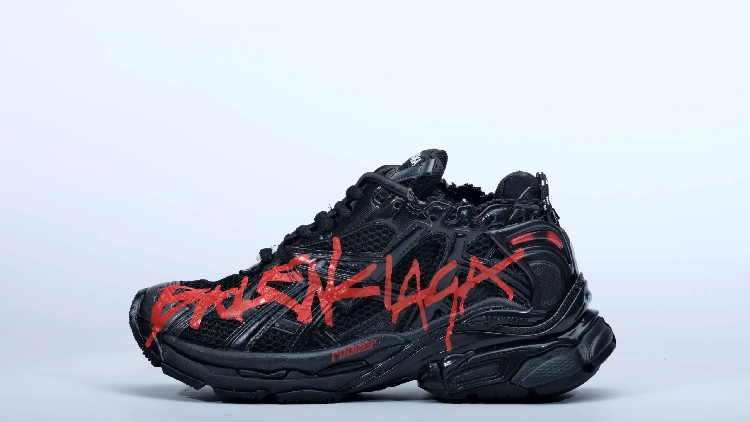 Runner Graffiti Sneaker in Red and black mesh and nylon - Image 7