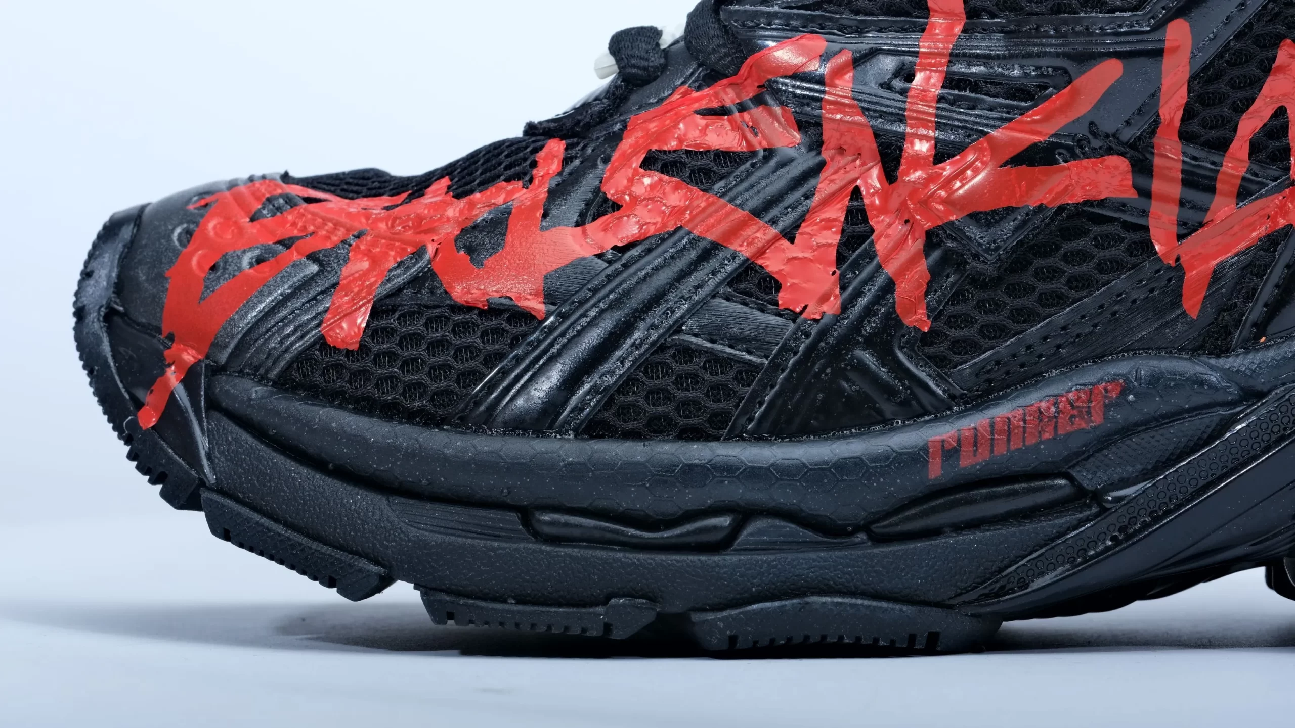 Runner Graffiti Sneaker in Red and black mesh and nylon - Image 8