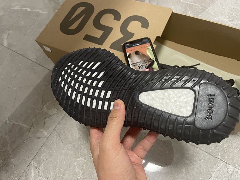 Yeez 350 V2 Onyx Quality - Image 5