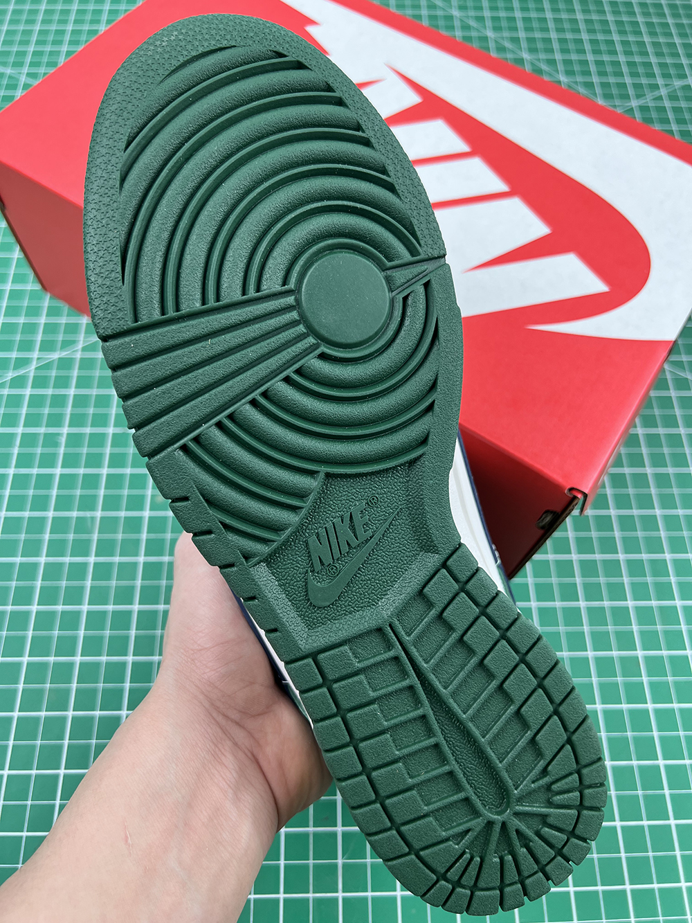 Dunk Low SE Lottery Pack Malachite Green - Image 4