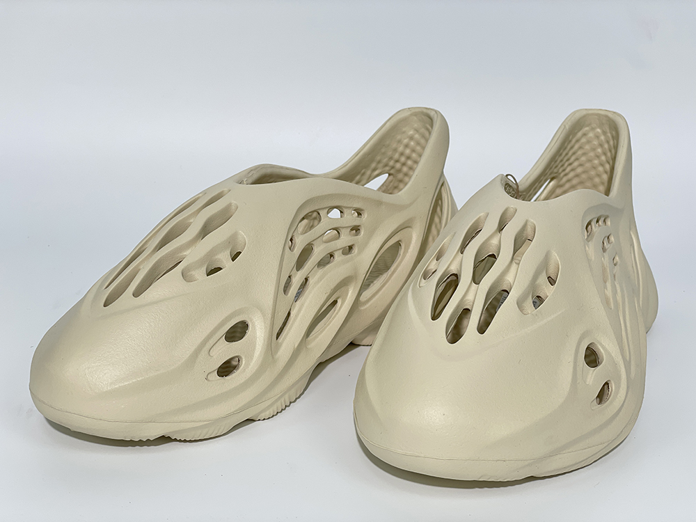 Yeezy Foam Runners “Sand” Replica Sneakers - Image 3
