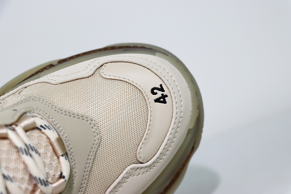 BALENCIAGA TRIPLE S SNEKAER “Milky white” - Image 4