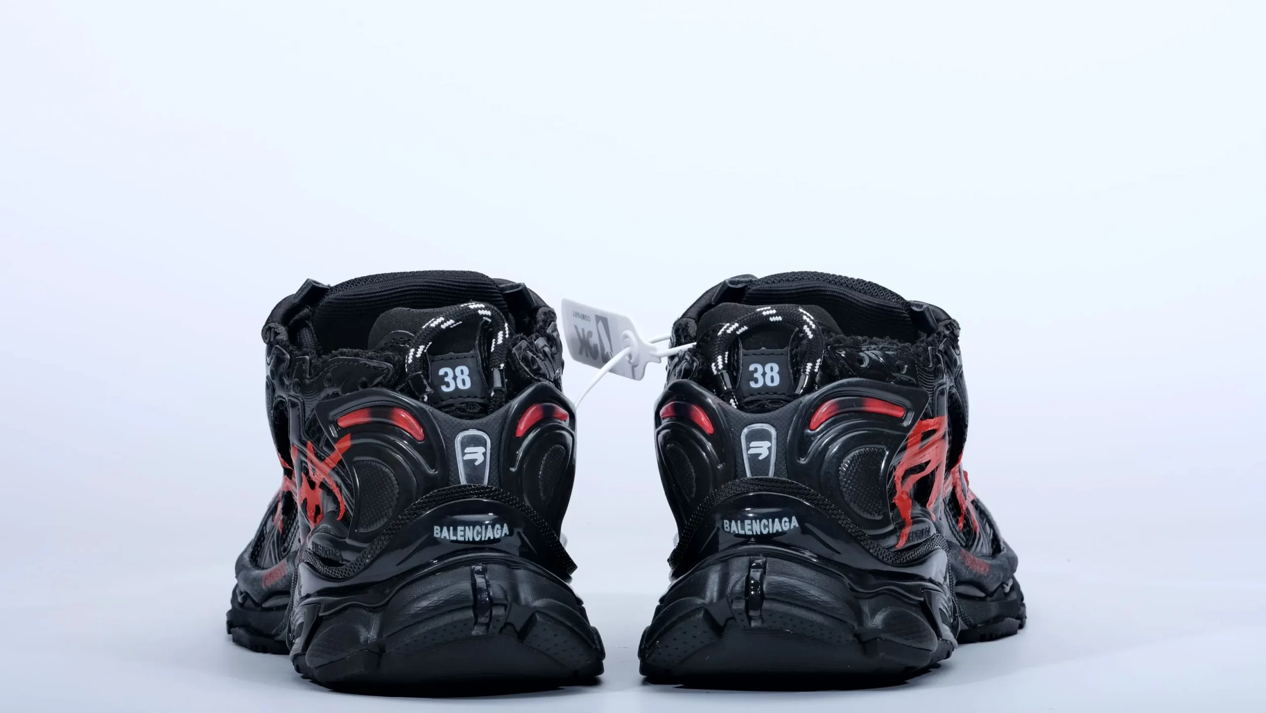 Runner Graffiti Sneaker in Red and black mesh and nylon - Image 9