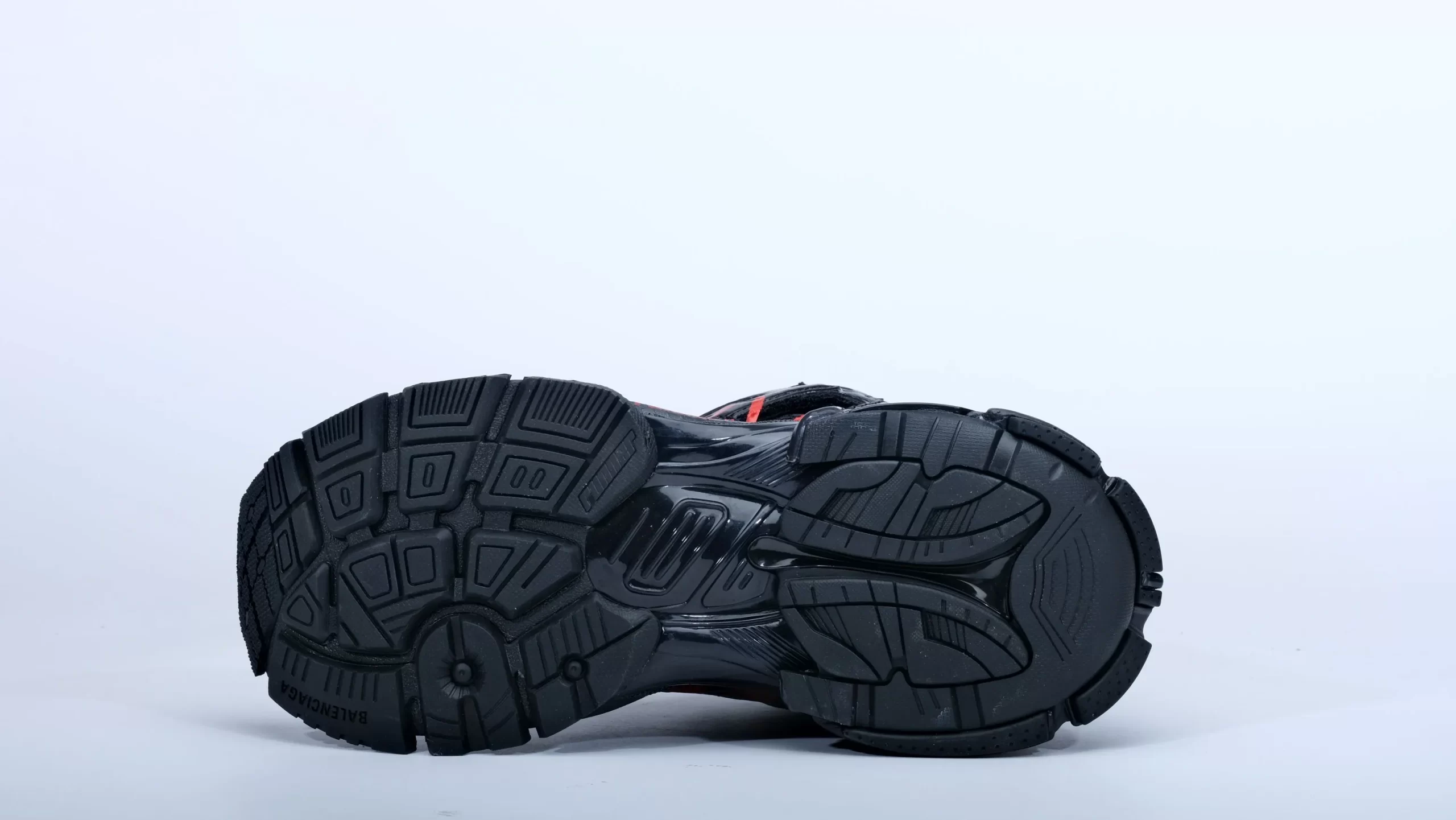 Runner Graffiti Sneaker in Red and black mesh and nylon - Image 10