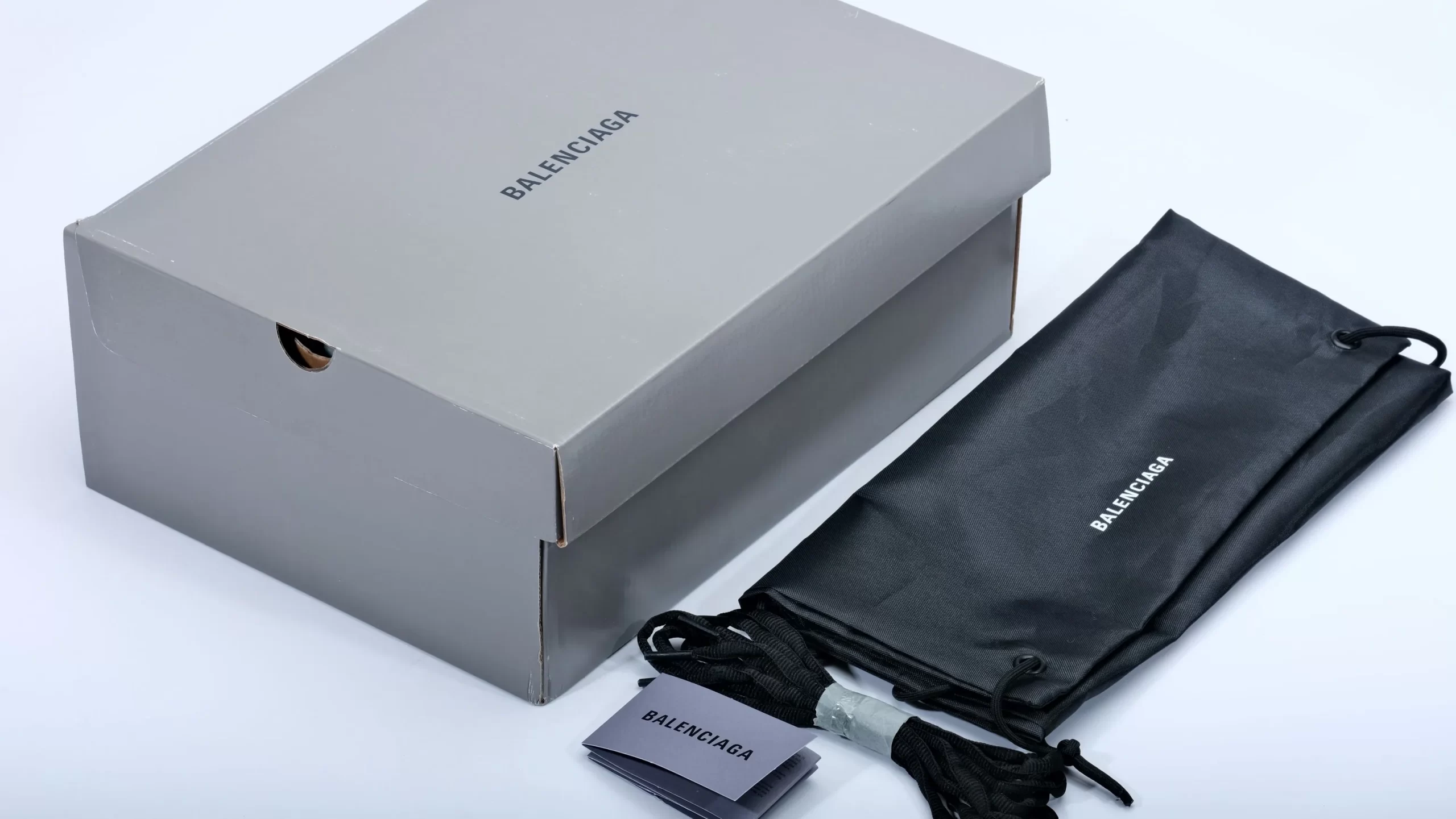 Runner Graffiti Sneaker in Red and black mesh and nylon - Image 12