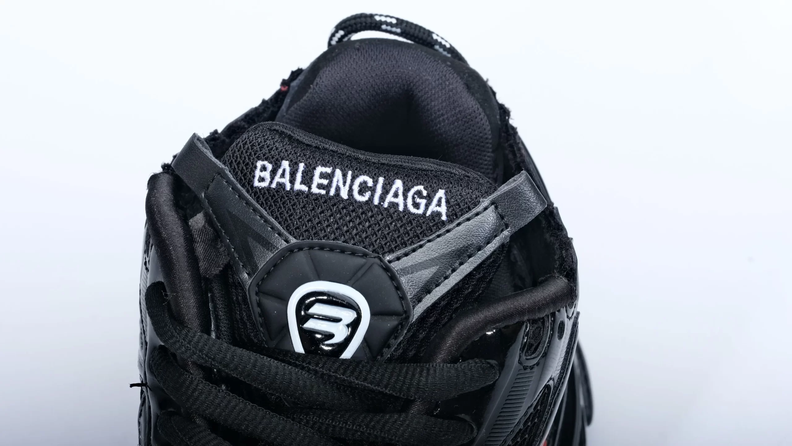 Runner Graffiti Sneaker in Red and black mesh and nylon - Image 11