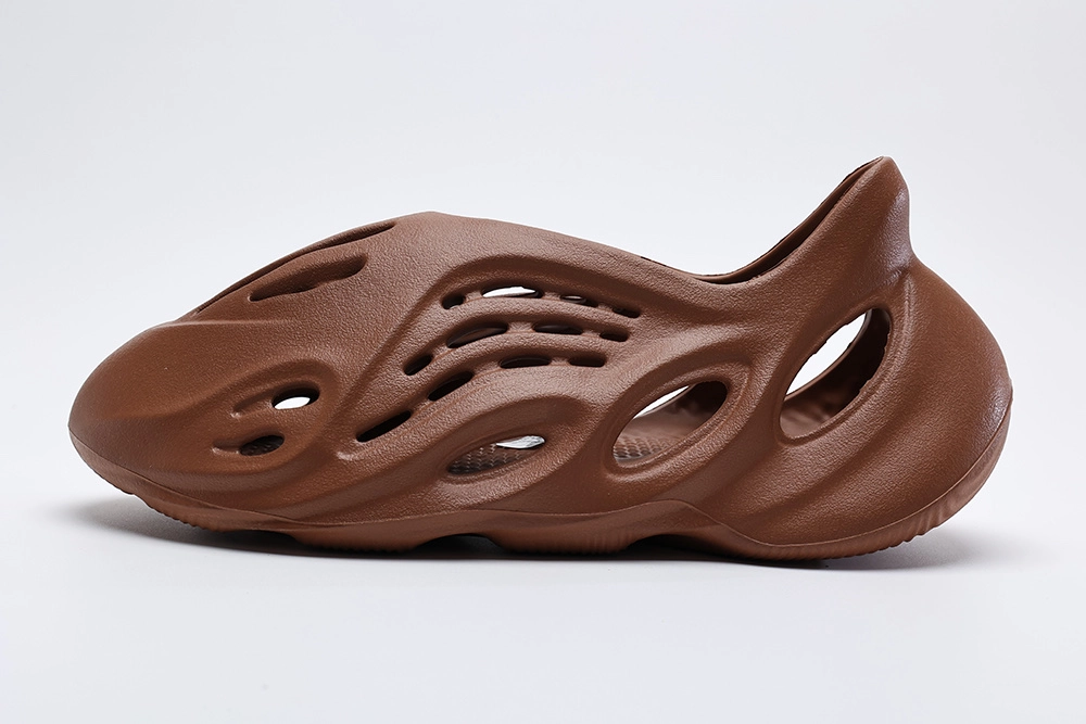 Yeezy Foam RNR Clay Red Reps - Image 3