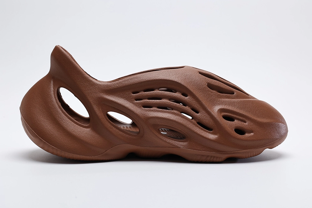 Yeezy Foam RNR Clay Red Reps - Image 5