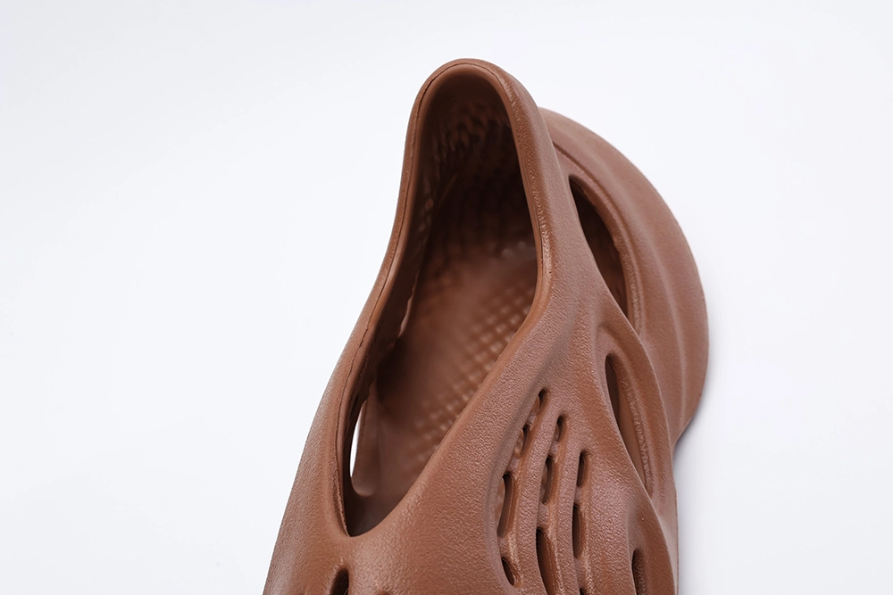 Yeezy Foam RNR Clay Red Reps - Image 9