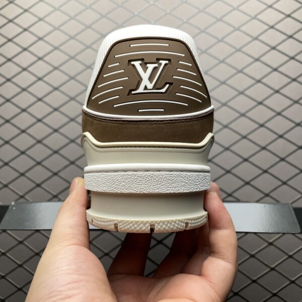 LOUIS VUITTON Low Top Board Shoes in Mocha - Image 3