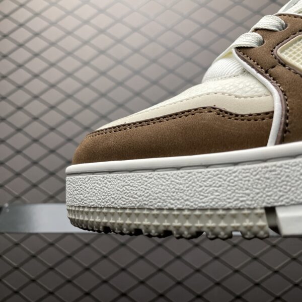 LOUIS VUITTON Low Top Board Shoes in Mocha - Image 6