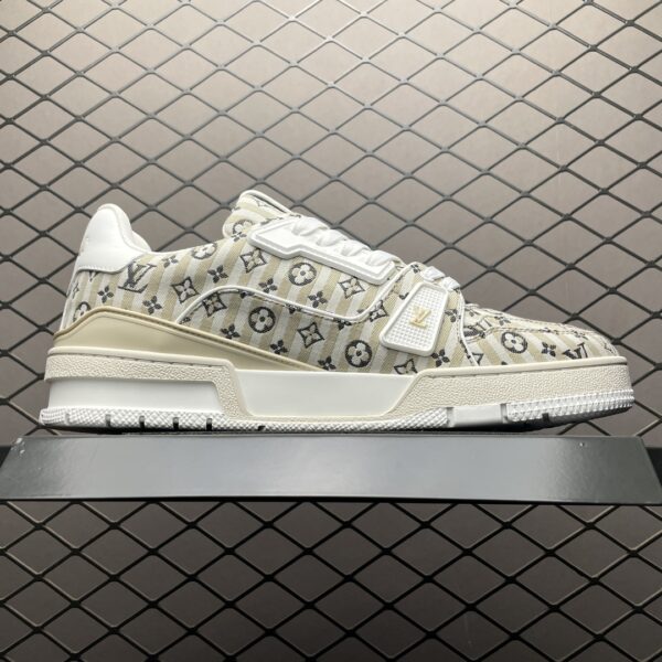 LOUIS VUITTON Trainer Low Top Board Shoes Light Brown - Image 4